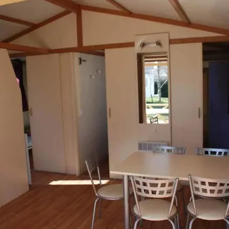 Mobil Confortable Avec Terrasse - 2 Pers. - Api-1-52-2909 *
