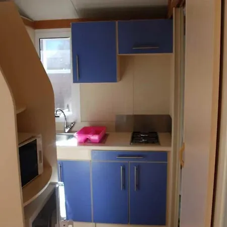 Mobil Confortable Avec Terrasse - 2 Pers. - Api-1-52-2909 Kemping Rocamadour