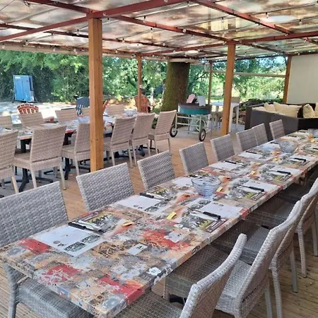 Mobil Confortable Avec Terrasse - 2 Pers. - Api-1-52-2909 Rocamadour